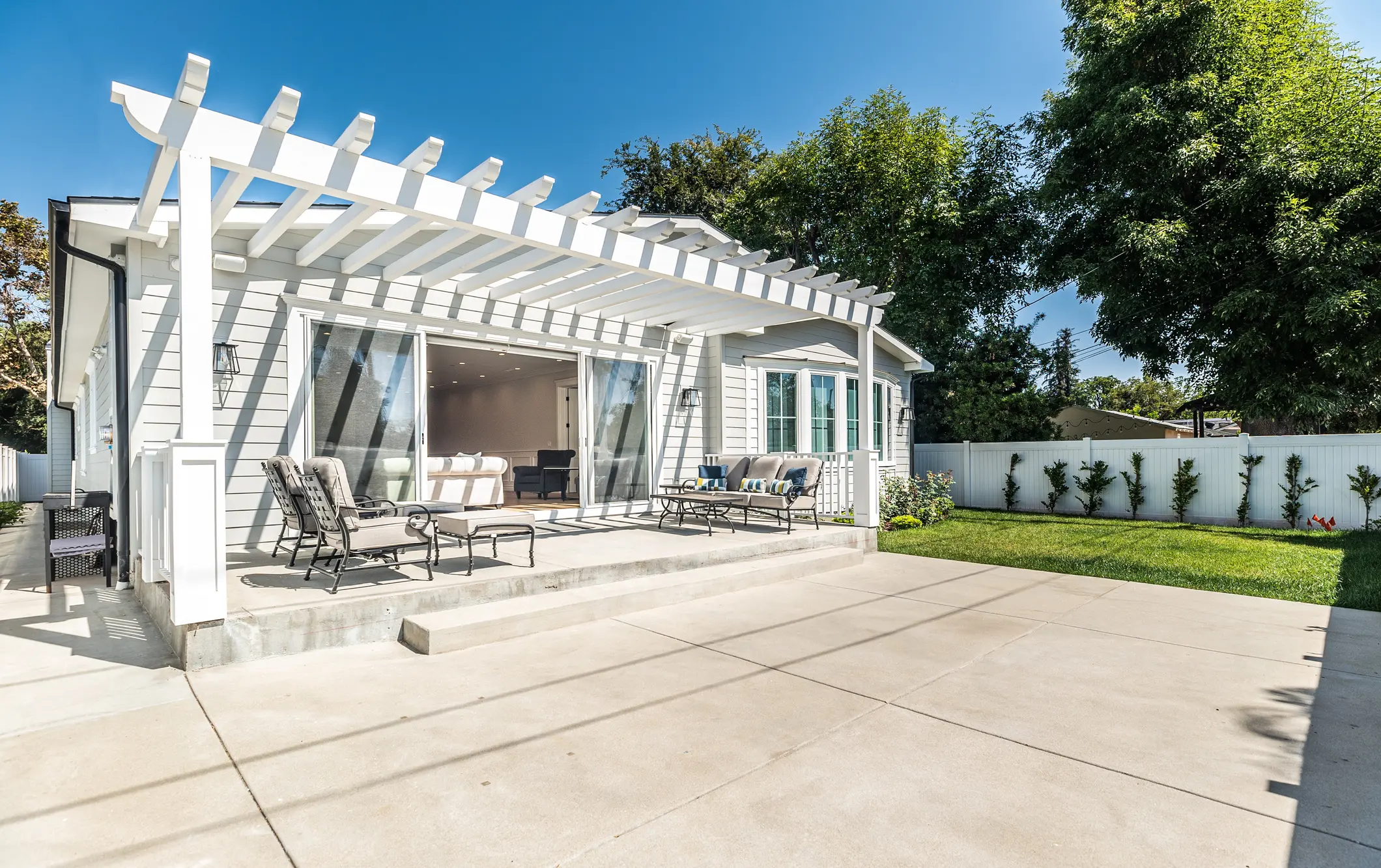 ADU vs Home Addition Los Angeles ADU vs home addition Los Angeles – modern detached ADU built by KN Remodeling